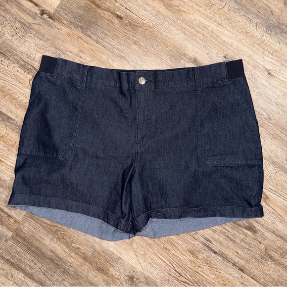 Lee • Mid Rise Dark Denim Rolled Cuff Stretch Bermuda Shorts - Picture 1 of 6